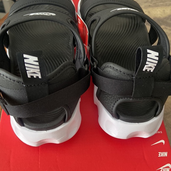 Nike sandals SOLD - Picture 3 of 3